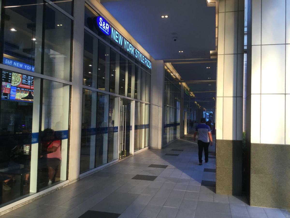 Newport City Condo Near Manila Airport Terminal 3 Bagian luar foto